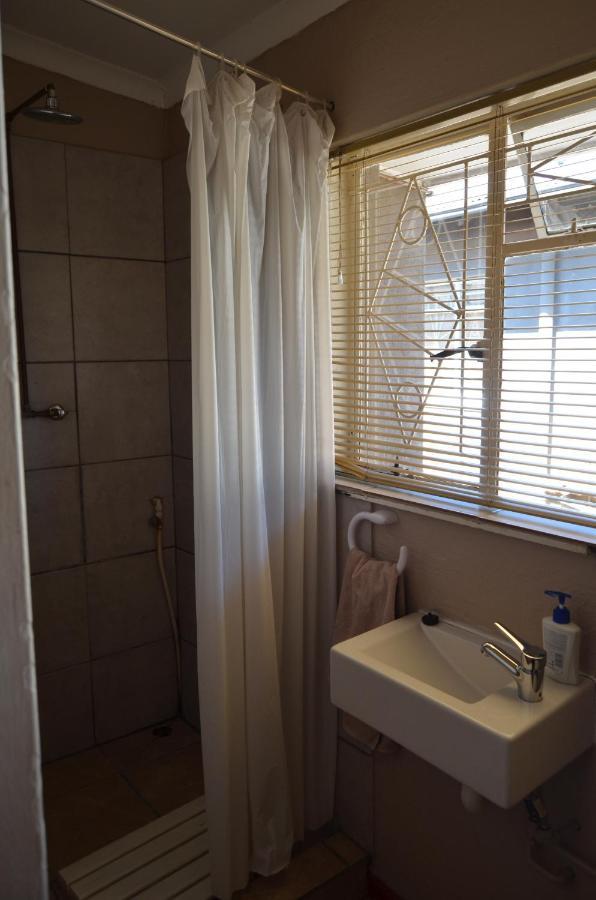 A & R Guesthouse Bloemfontein Buitenkant foto