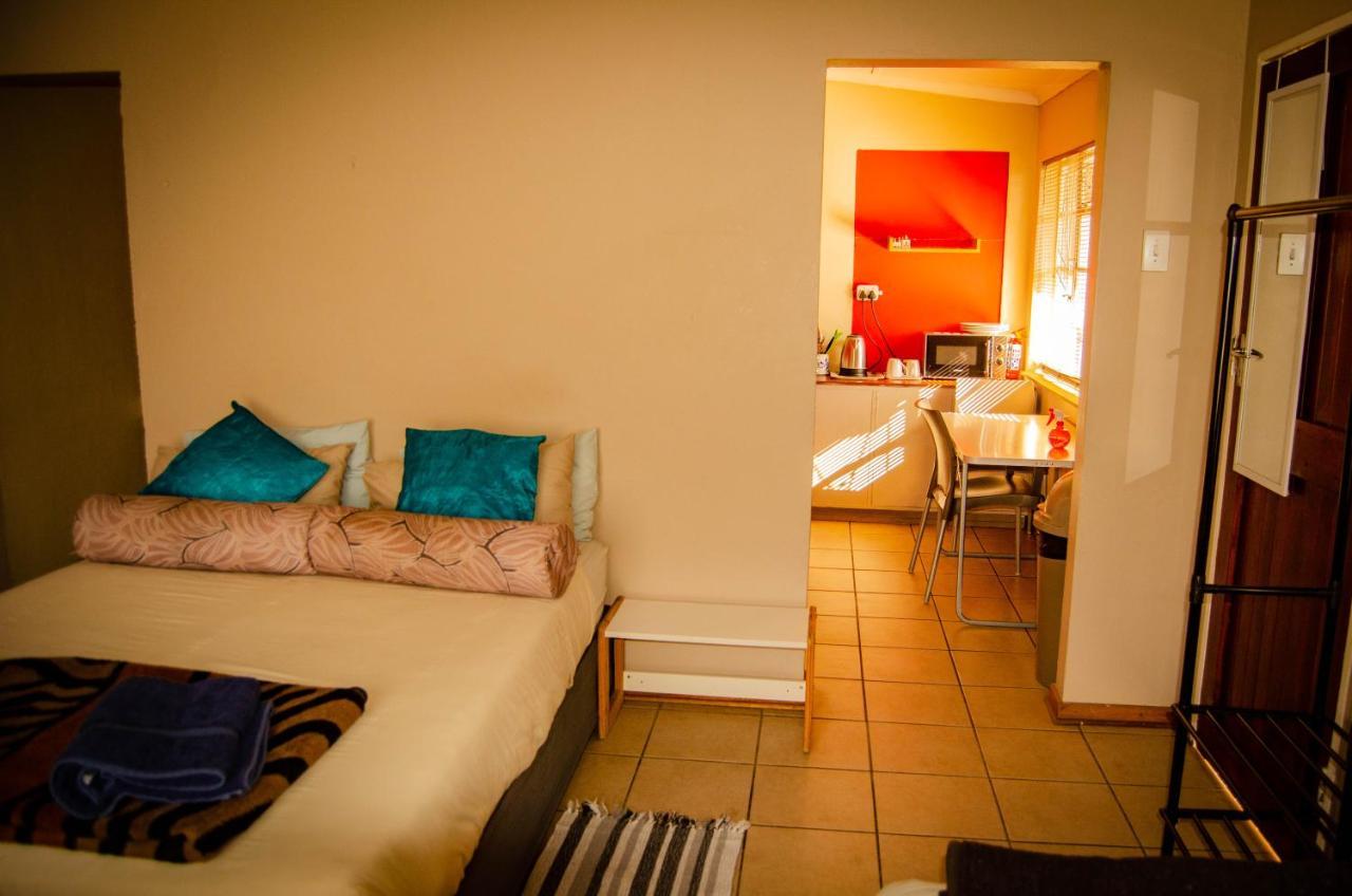 A & R Guesthouse Bloemfontein Buitenkant foto